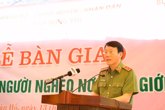 Deputy Minister Luong Tam Quang speaks at the ceremony.