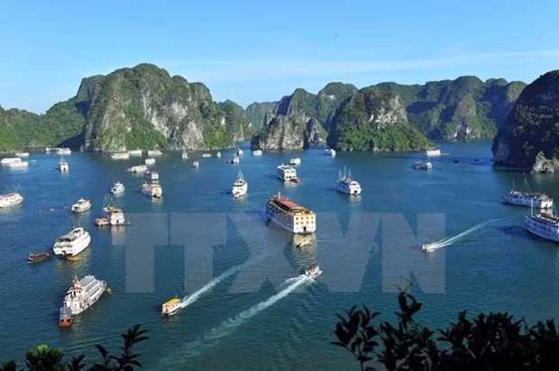 Quang Ninh opens tourism services for local visitors, with COVID-19 prevention measures put in place. (Photo: VNA)
