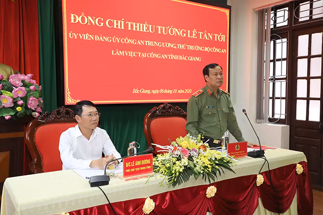 Deputy Minister Le Tan Toi speaking at the event.