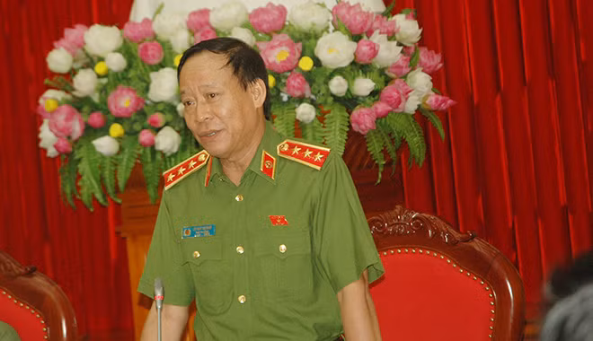Deputy Minister Le Quy Vuong speaks at the meeting.