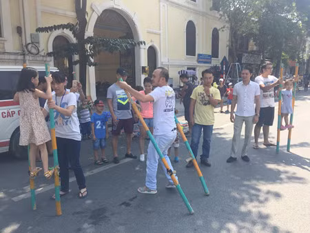 Stilt walking players in the newly opened pedestrian streets.