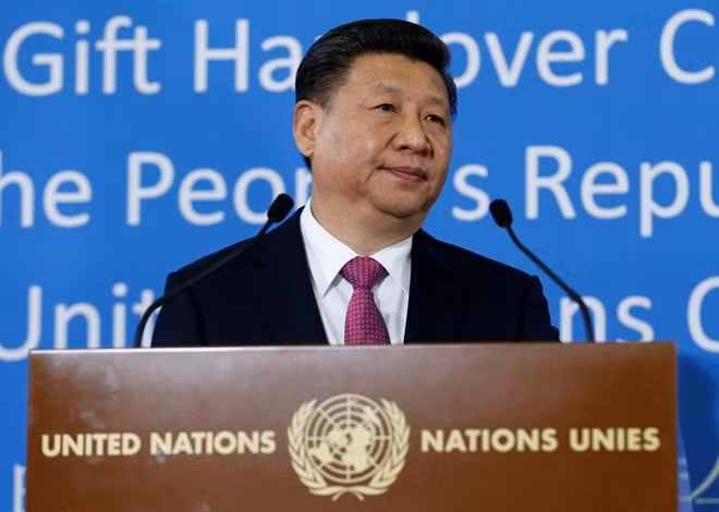 FILE PHOTO: Chinese President Xi Jinping addresses the guests during a gift handover ceremony at the United Nations European headquarters in Geneva, Switzerland, January 18, 2017. REUTERS/Denis Balibouse/File Photo