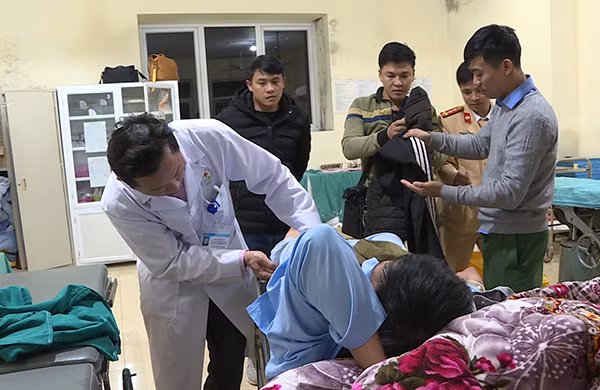 Manh has emerged from the most critical state but is still receiving intensive care at the Moc Chau District Hospital.