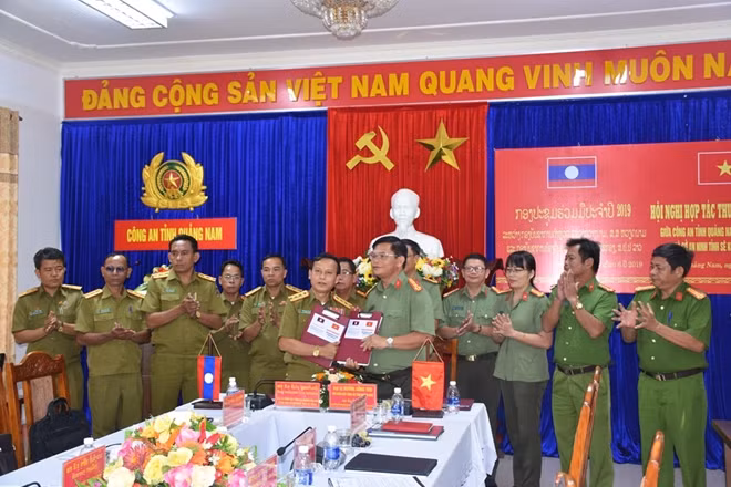Vietnamese, Lao localities along borderline boost security cooperation.