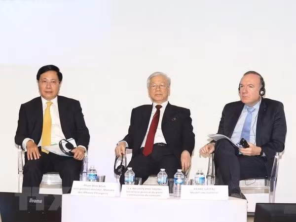 General Secretary of the Communist Party of Vietnam (CPV) Central Committee Nguyen Phu Trong (C) at the meeting (Photo: VNA) General Secretary of the Communist Party of Vietnam (CPV) Central Committee Nguyen Phu Trong (C) at the meeting (Photo: VNA)