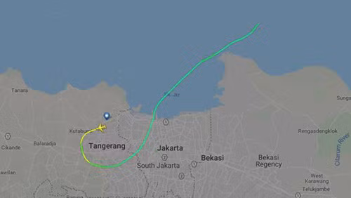 Indonesian plane with 189 on board crashes after take-off from Jakarta ảnh 1