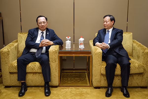 Deputy Minister of Public Security Nguyen Van Thanh and his Chinese counterpart Meng Qingfeng.