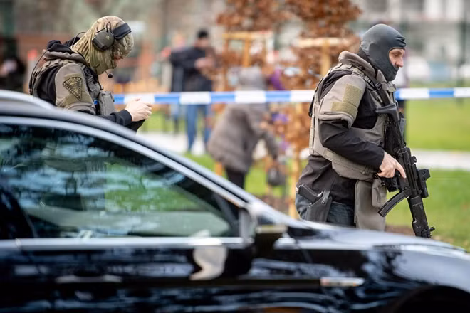 Gunman kills six in Czech hospital before shooting himself ảnh 1
