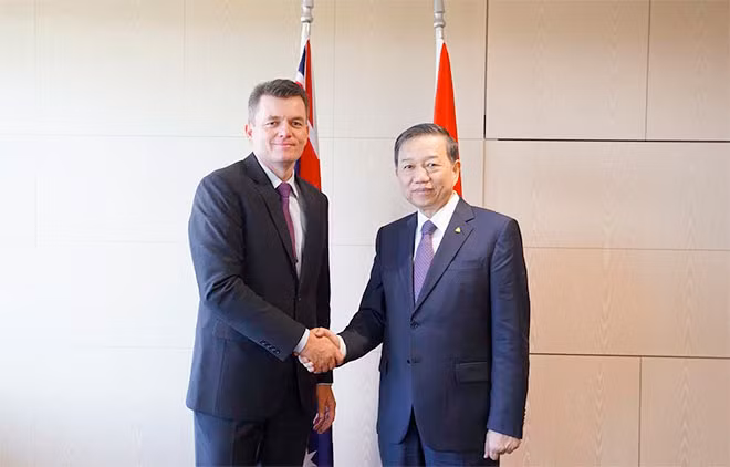 Minister To Lam visiting Minister Peter Dutton.