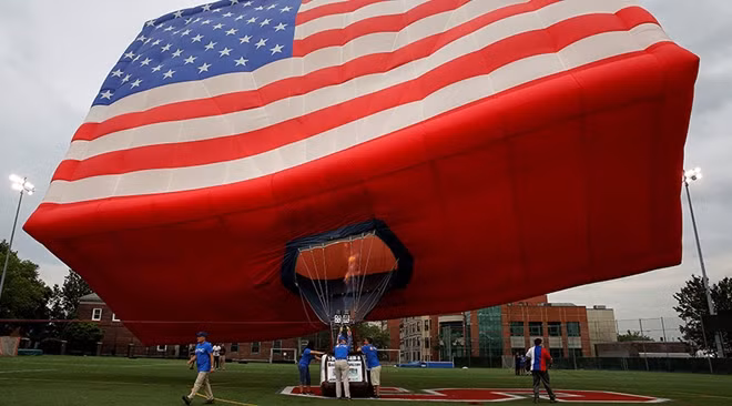 The America One U.S flag hot air balloon is raised in honour of Flag Day at Stevens Institute of Technology in Hoboken, New Jersey, U.S., June 14, 2017. © Ashlee Espinal