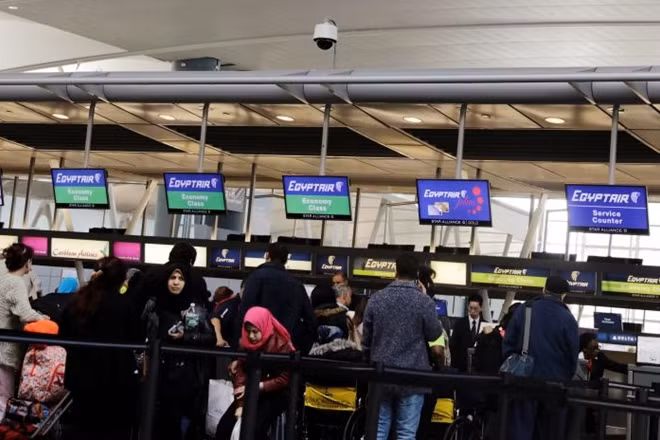 Travelers wait to check in at an Egypt Air counter at JFK International Airport in New York, U.S., March 21, 2017. REUTERS/Lucas Jackson