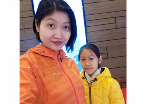 Van Nhi and her mother, Ms. Nguyen Thi Hai Van.