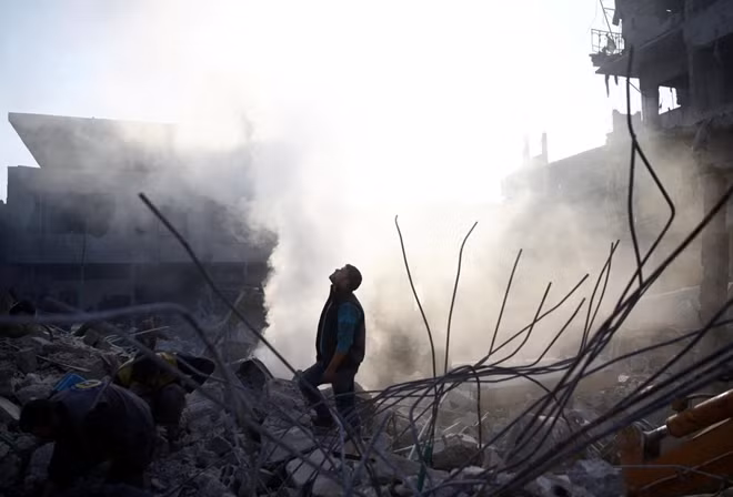 U.N. demands Syria ceasefire as air strikes pound rebel-held areas ảnh 1