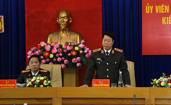 Deputy Minister Bui Van Nam speaks at the event.