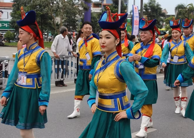 According to VNA, at least 22 art troupes from countries such as Australia, India, the UK, Mongolia, France, the Philippines, Thailand and China will perform at the event.