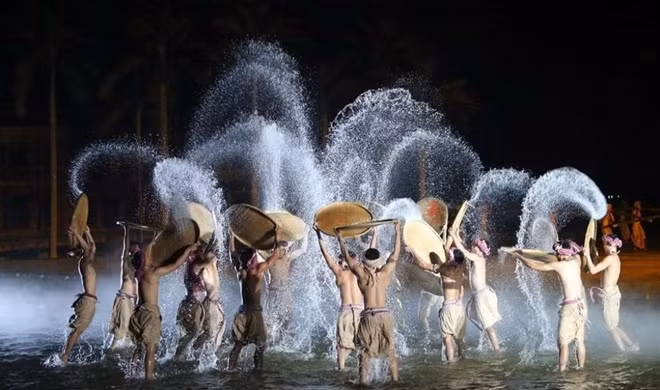 Launched for first time in October, 2017, the ‘Hoi An Memories’ show, with the elevation of the content of the story, elements of art and Vietnamese cultural identity, were highly appreciated by critics as well as audiences
