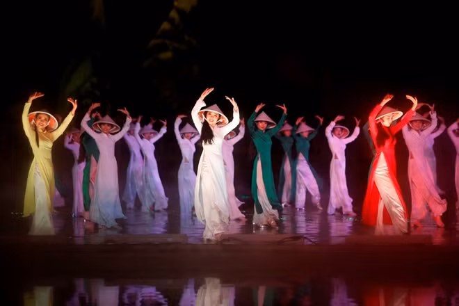 Earlier, the Vietnamese famous ancient city of Hoi An was presented with the 2019 German Sustainable Urban Development Award by the German Government for its contribution to environmental protection and sustainable development This award is expected to serve as a great source of encouragement, creating more motivation for Hoian to cooperate and develop sustainably in the coming time.