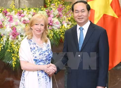 President Tran Dai Quang (R) and Vice Speaker of the House of Commons of the UK Eleanor Laing