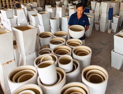 Ceramic producers seek to sustain exports.