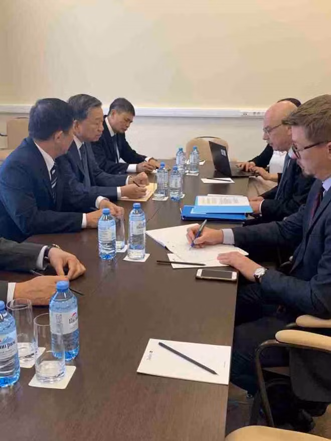 Minister To Lam meets with the Deputy Secretary-General of the United Nations.