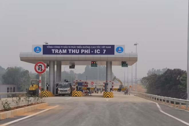 The Noi Bai-Lao Cai Highway runs from Hanoi through the provinces of Vinh Phuc, Phu Tho, Yen Bai and Lao Cai.