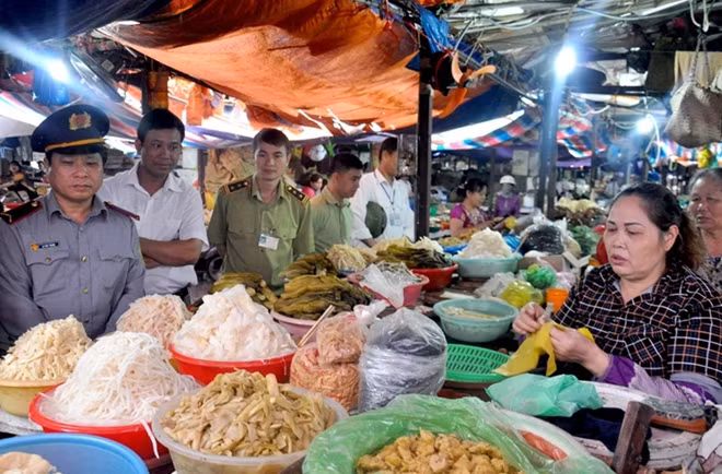 Companies fined 17 billion VND for food safety violations in HCM City Companies fined 17 billion VND for food safety violations in HCM City