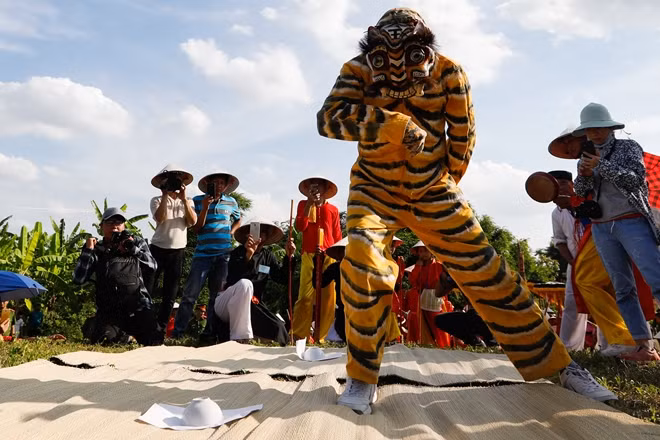 This year’s festival lasted from May 24-26 (from the seventh to the ninth day of the fourth lunar month) with various traditional unique activities.