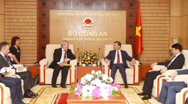 General To Lam, Politburo member, Minister of Public Security and Vice Chairman of the Czech Parliament’s Chamber of Deputies Vojtech Filip at the meeting.