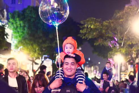 Expect lots of smiles in Vietnam, one of world's happiest countries ảnh 1