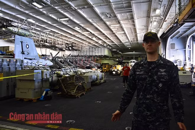 Since 2009, Vietnam has sent officials to visit the US’s aircraft carriers when they went through the international waters near the country’s coast.