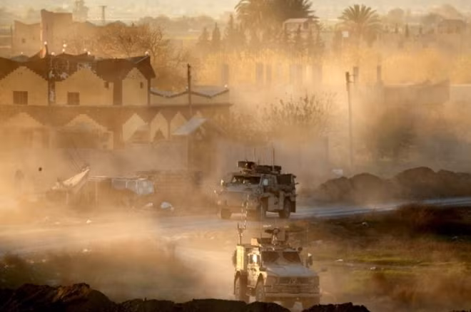 Let down by U.S., Syrian Kurdish leaders look to Russia and Assad ảnh 1