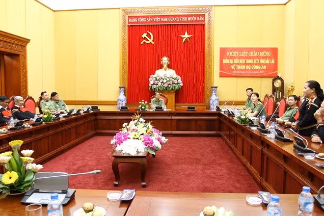 Dak Lak’s reputable persons greatly contribute to “All people protecting National security” movement.