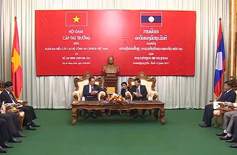 The two sides at the talks.
