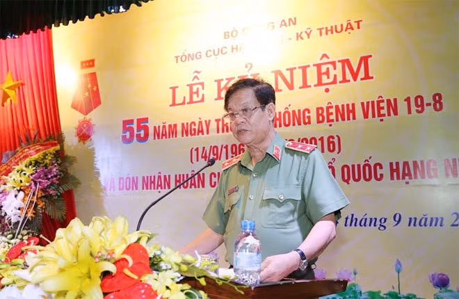 Lt. Gen. Le Van Minh speaks at the ceremony