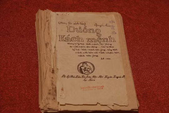 “Duong Kach menh”, featuring the core theme of Marxism-Leninism and basic development directions for the Vietnamese revolution, was used by President to teach Vietnamese revolutionary cadres from 1925 to 1927 in Guangzhou (China).