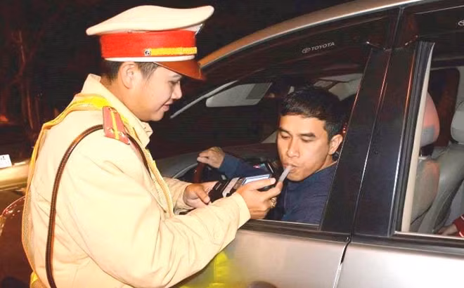 Lam Dong Police launch campaign to combat drunk driving. Lam Dong Police launch campaign to combat drunk driving.