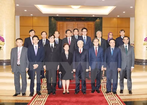 Party General Secretary Nguyen Phu Trong and diplomats from ASEAN countries.