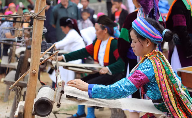The culture and cuisine of 19 Ha Giang ethnic minority groups is being presented to the public in Hanoi this weekend at the Ly Thai To Flower Garden by Hoan Kiem Lake.