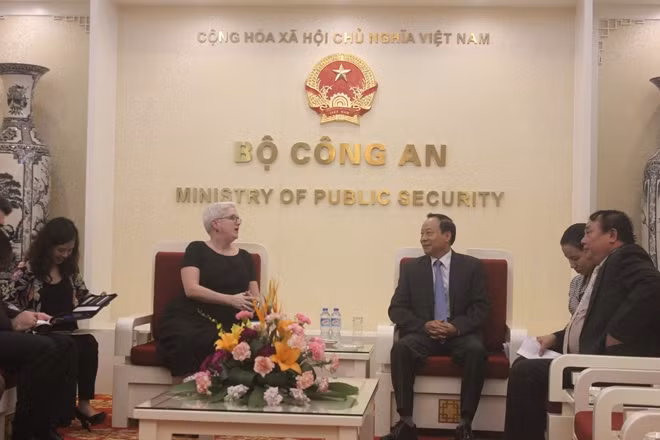 Deputy Minister of Public Security Le Quy Vuong meeting Deputy Ambassador of the US to Vietnam Susan Sutton.