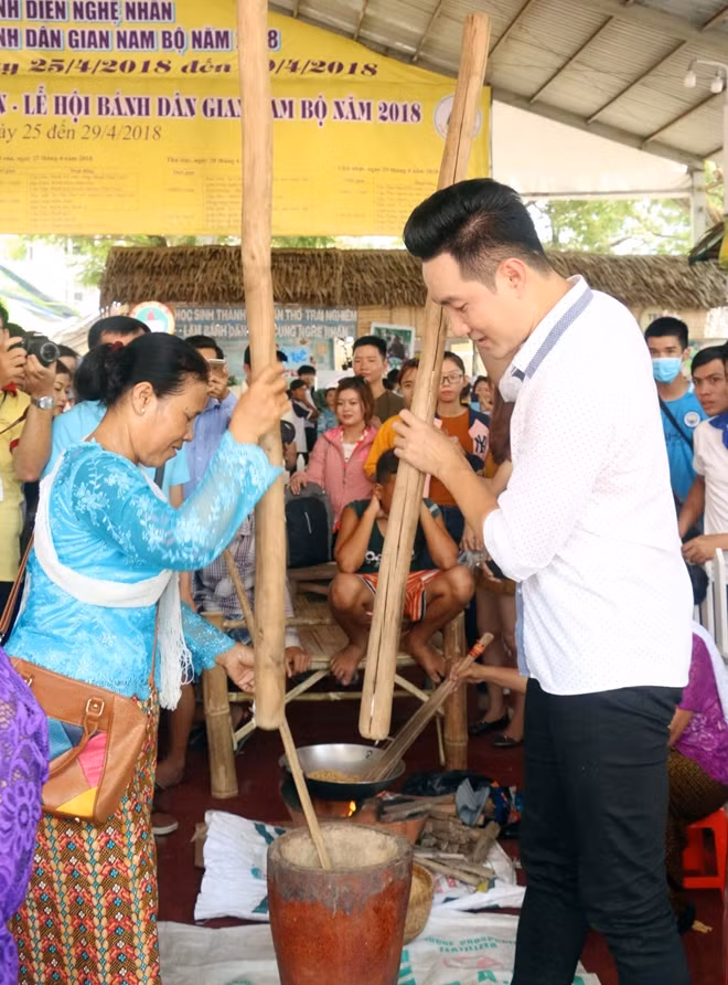 More than 100,000 visitors attended the opening ceremony of the event which will run until April 29. Last year’s event attracted over 500,000 visitors.