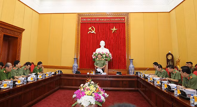 Senior Lieutenant General To Lam, Minister of Public Security speaks at the even
