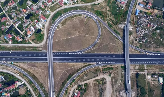 Prime Minister Nguyen Xuan Phuc has just decided to set up a State Appraisal Council to consider the report on the pre-feasibility of the North – South Expressway project.