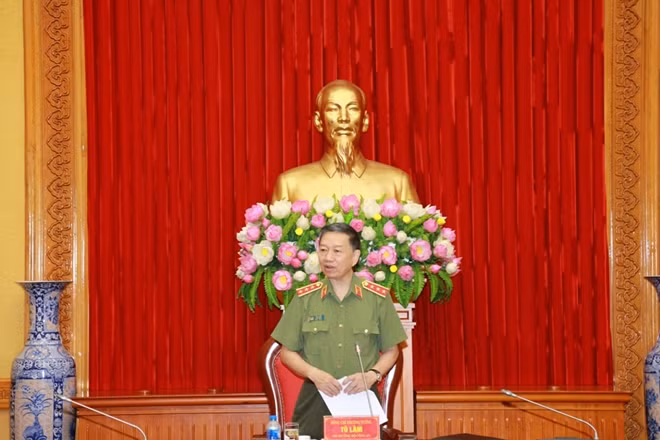 Minister To Lam speaking at the event.