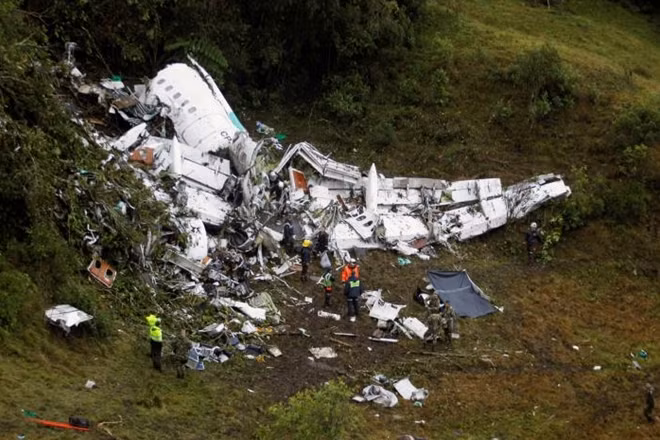 Wreckage from a plane that crashed into Colombian jungle with Brazilian soccer team Chapecoense, is seen near Medellin, Colombia, November 29, 2016. REUTERS/Fredy Builes