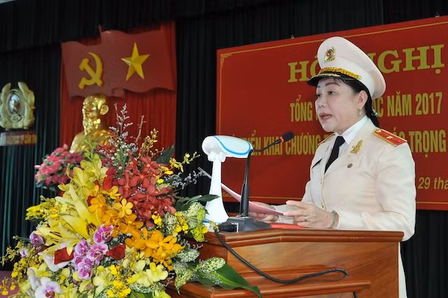 Major General Tran Thi Ngoc Dep, head of the Can Tho Municipal Fire Police speaking at the event.