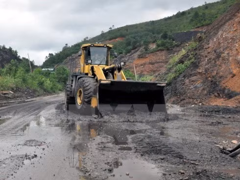 Quang Ninh to relocate people from landslide-prone areas in 2018.