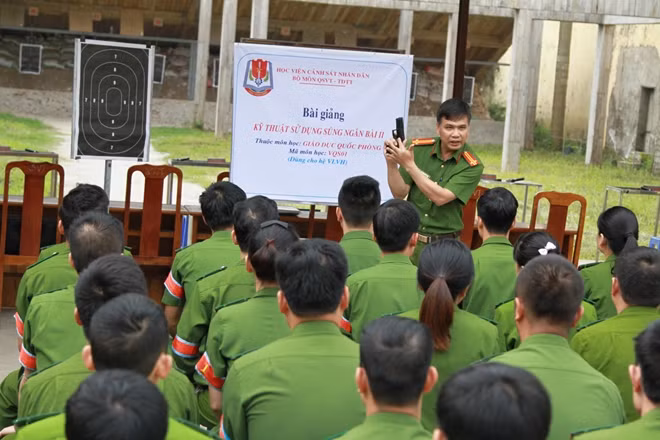 Students of People's Police Academy practice shooting and martial arts ảnh 1