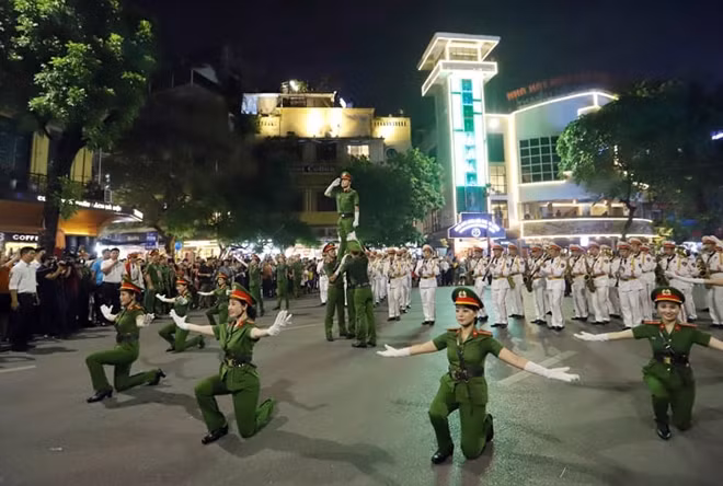 The Public Security Ceremonial Band marches playing music through the pedestrian street around Hoan Kiem Lake.