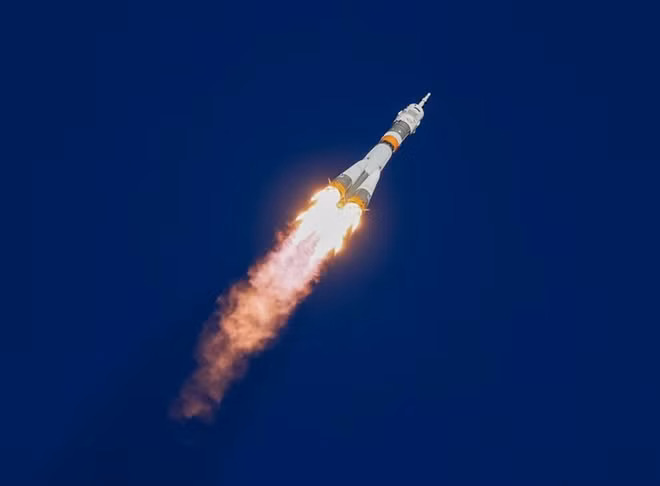 Russian space rocket fails in mid-air, two-man U.S.-Russian crew lands safely ảnh 1
