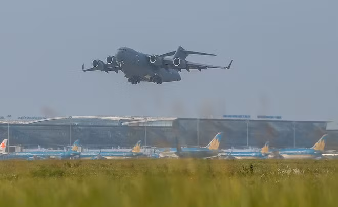 C-17 wheels off.